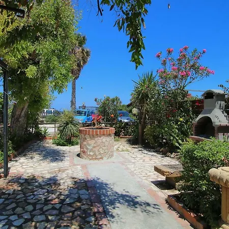 Alba Holiday home Campofelice Di Roccella